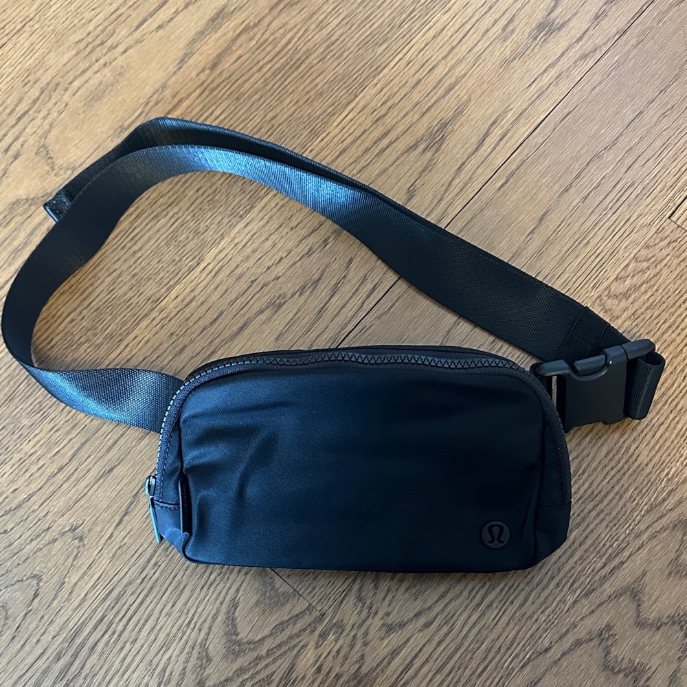 lululemon athletica Black Belt Bag -unisex